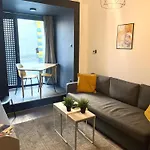Studio Apartment By Hi5- Rottenbiller Apartment