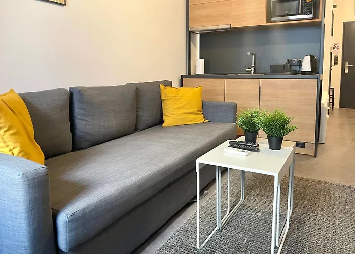 Studio Apartment By Hi5- Rottenbiller Apartment
